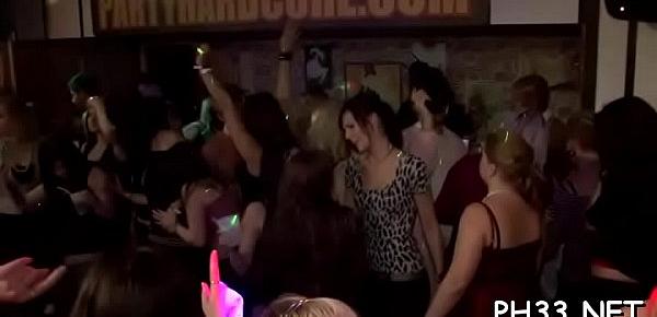 Drunk cheeks engulfing wang in club